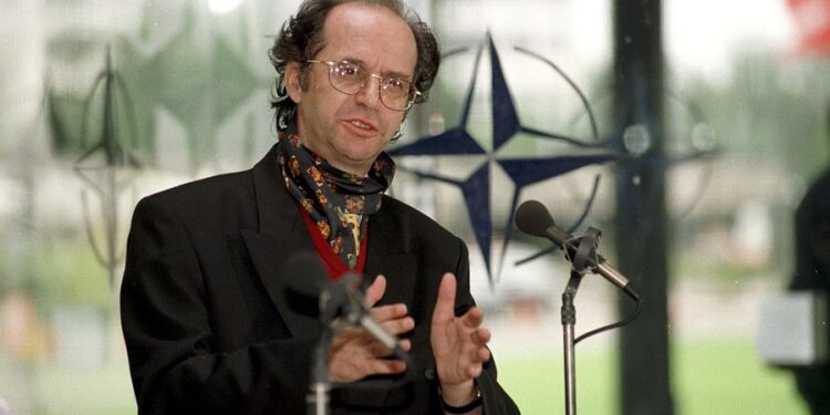 18th May 1999

Visit of Dr. Ibrahim Rugova, Leader of the Democratic League of Kosovo, to NATO Headquarters in Brussels.

Press Point