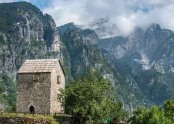 BBC me reportazh për Shqipërinë, përfshinë edhe pak histori nga lufta në Kosovë