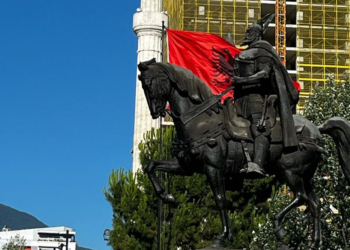 Si dukej monumenti i Gjergj Kastriotit, para se të vendosej në shesh?
