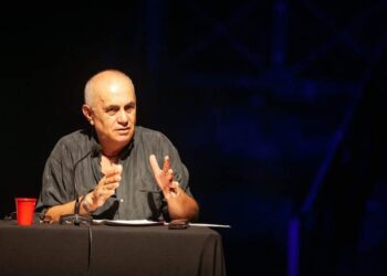 Fuga mësuesve: Bëjuni dhurata nxënësve sot, mos merrni, mos plaçkisni familjet!