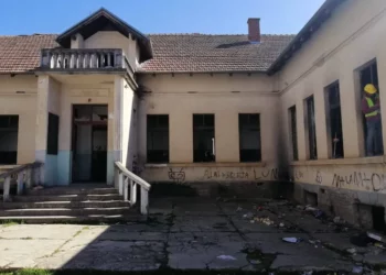 Hajrulla Çeku: Djegia e gjimnazit është krim, ai do të restaurohet