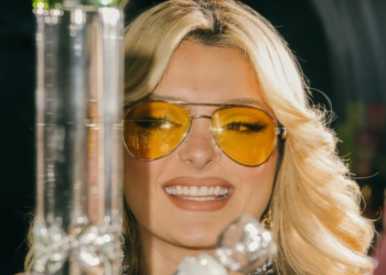 Bebe Rexha flet për sjelljet shqiptare në revistën amerikane:”…Burrat hanë, flasin të parët, gratë trajtohen si të dorës së dytë”