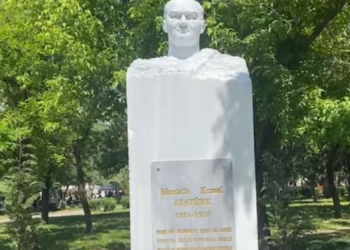 Qytetarët e Elbasanit kundër vendosjes së bustit të Ataturkut