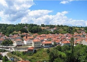 Fshati i patriotëve shqiptarë, ku është e ndaluar të flitet shqip