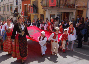 Fëmijët e shqiptarëve në Zarë vijojnë mësimet plotësuese në gjuhën shqipe