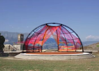 Pas 8 vitesh mungesë, nis sot në Gjirokastër Festivali Folklorik Kombëtar!