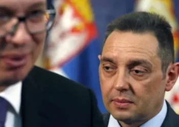 SHBA ‘nxjerr nga shinat’ Vuçiçin: Kryespiuni serb, Aleksandar Vulin ka futur para ruse në Kosovë