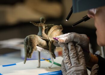 E nxjerrë nga një fushë në Shqipëri, një statujë 2500-vjeçare merret në shqyrtim në SHBA