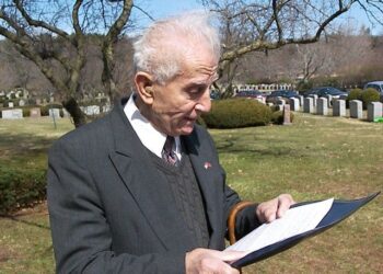 Kur Sali Protopapa i vërtetë, i shkoi Dritëro Agollit në shtëpi pas rënies së komunizmit: A e di kush jam unë?