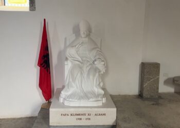 Shtatorja e Papa Klementit XI Albani në Lezhë vendoset në kishën e Mërqisë