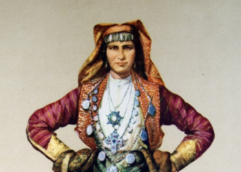 Album i rrallë me veshje kombëtare – Ndër të paktat mundësi që kishin të huajt për të njohur kulturën e vjetër shqiptare, gjatë diktaturës