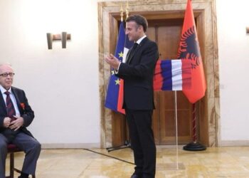 Ismail Kadare flet për herë të parë pas dekorimit nga Macron: Kosova është Shqipëri, i uroj liri të plotë