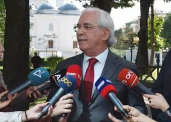 Pa media dhe vetëm me një kandidat, Gjinushi rizgjidhet me 98% të votave në krye të Akademisë së Shkencave