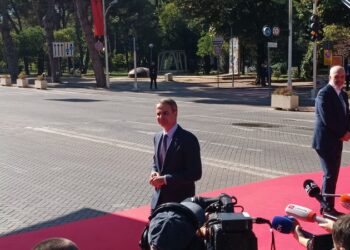 Euractiv: Athina zyrtare hakmerret për Belerin