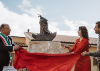 Mbrojtja e trashëgimisë kulturore, Lorik Cana përuron statujën e Skënderbeut në fshatin arbëresh të Italisë