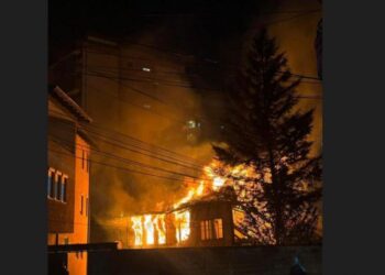 Djegia e shtëpisë së familjes Koroglu në Mitrovicë, Çeku: Barbarë ata që e djegin kulturën dhe historinë e tyre