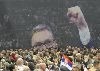 “Le Monde”: Loja e rrezikshme, e dyfishtë e Serbisë