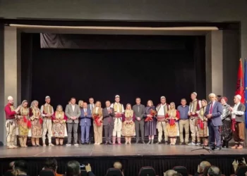 Në Zagreb jehuan këngë e valle me veshjet  e bukura të Rekës së Epërme