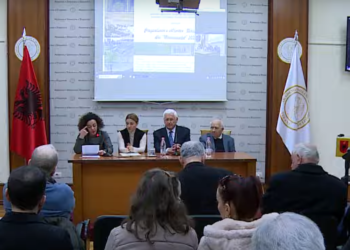 Ruajtja e monumenteve/ Akademikët e Shqipërisë diskutojnë me kolegët nga Kosova