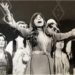 Vaçe Zela, nismëtarja e një kulture moderne të këngës shqiptare! Mori famë gjatë epokës komuniste dhe iu dha titulli “Artiste e Merituar”
