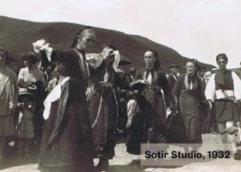 Fotot e rralla / Vallet rituale të Ditës së Verës në Dardhën e vitit 1932