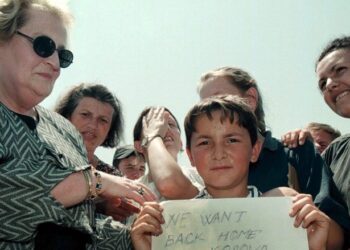 Albright: Demokracia nuk mund të ndërtohet me hakmarrje