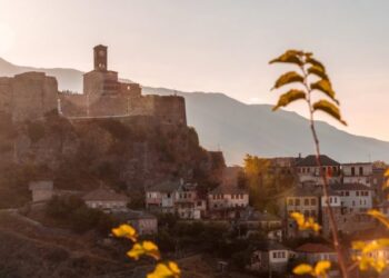 “Financial Times” rekomandon disa qytete historike shqiptare që duhen vizituar