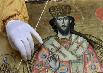 Restaurohet ikona “Krishtikryejerak mbi Fron” e Gjergj Johan Çetirit