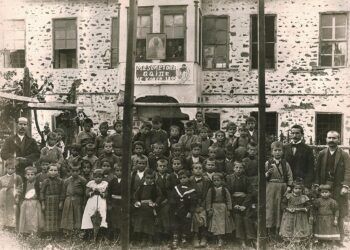 “7 Marsi” – Dita e Mësuesit si përkujtim i themelimit të mësonjëtores së parë shqipe në Korçë