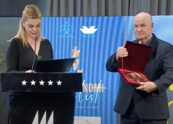 Studimi për Fan Nolin, Ilir Ikonomi fiton çmimin ‘Lumo Skendo’. Blushi: Asnjë nuk e shkruan historinë më mirë