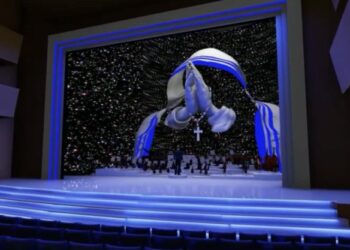 Spektakli i madh “Shën Tereza, shqiptarja e gjithë botës”