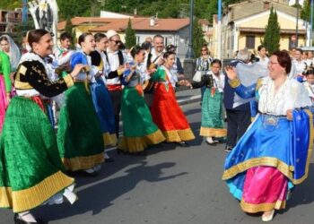 Mitrovica mikpret tre grupe muzikore arbëreshe