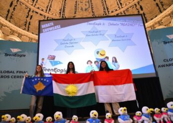 Pesë çmime, përfshirë tre medalje të arta, për nxënësen nga Kosova në garën ndërkombëtare TeenEagle të Anglisë