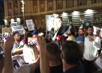 Tiranë, Marshimi për Drejtësinë mbledh para qeverisë protestuesit për vrasjen e Eglantin Progës