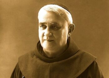 Vala e revolucionit kulturor/ Ish-Sigurimi e zhvarrosi trupin e tij nga Kisha e Gjuhadolit më 1967, si u shpëtuan eshtrat e Fishtës