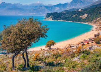 “The Times”: Shqipëria, destinacioni i pazbuluar i Mesdheut