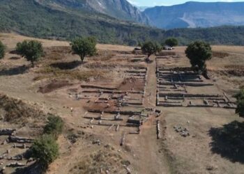 Zbulime arkeologjike të reja në Antigone/ Misioni shqiptaro-italian identifikon katër faza banimi përreth zonës së Agorasë