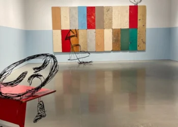 Petrit Halilaj çon në New York bankat e ëndrrave shkollore të Kosovës