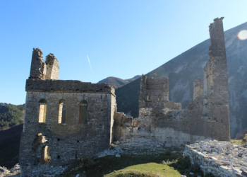 Restaurimi i Sarajeve të bejlerëve të Këlcyrës/ Auron Tare: Projekt qesharak! Në fillim donin t’i kthenin në kazino, tani do fusin autobusët me turistë. Plan për kinema verore mbi rrënoja