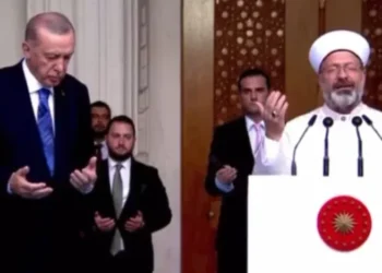 A e ulëm figurën e Gjergj Kastriotit?! Kleriku turk u lut për ushtarët osmanë që u vranë në Shqipëri: Ata ranë martirë, për të sjellë islamin në Shqipëri