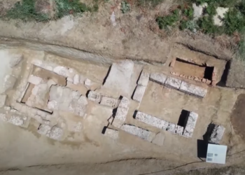 Zbulohet skulptura antike në Amantia