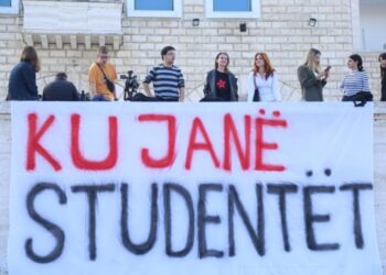 Sistemi arsimor humbi mijëra nxënës dhe qindra mësues – thekson raporti