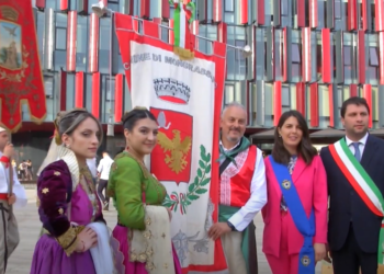 112-vjetori i Pavarësisë/ Me këngë e kostume tradicionale, Arbëreshët nisin festimet në Tiranë