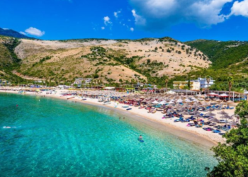 “Daily Express”: Shqipëria, vendi i vogël evropian më i bukur se Greqia dhe Kroacia