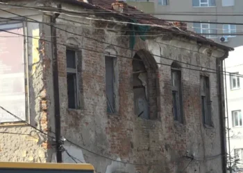 Objekti i shkollës së parë shqipe në Prishtinë në pritje të restaurimit