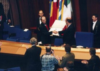 Më 16 dhjetor 1998, Rugova u nderua me çmimin ‘Saharov’