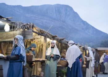 “Betlehemi i gjallë”, risillen skenat biblike në veri të Shqipërisë! Me shtëpiza druri e kashte, banorët inskenojnë ritualin