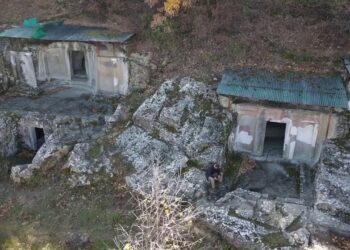 Ripopullohet Selca! Turistët vizitojnë varret ilire dhe shijojnë ushqimet e zonës