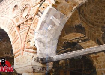 Ikonat e kishës 300-vjeçare në Voskopojë “fashohen” si të plagosurit në luftë