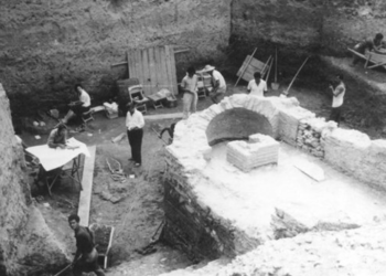 Më 14 prill 1966, arkeologët shqiptarë zbuluan Amfiteatrin më të madh në ballkan, Amfiteatrin e Durrësit